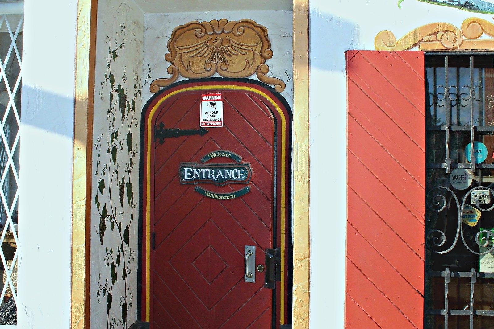 The red arched entrance door of das Schnitzelhaus on King Street East