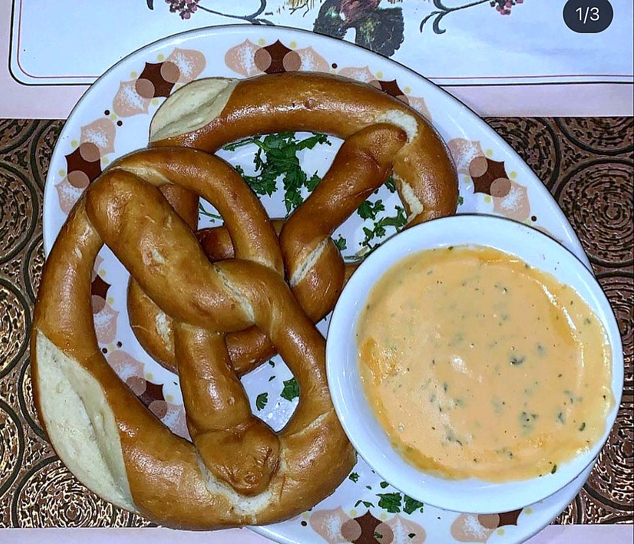 Warm pretzels with dip
